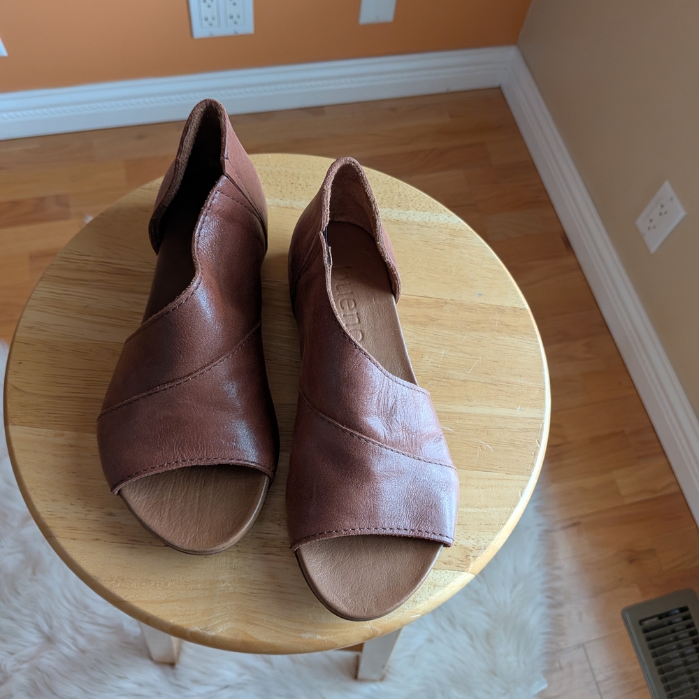 Bueno Tan Leather Women's Sandals Size 36 US 5.5 -6